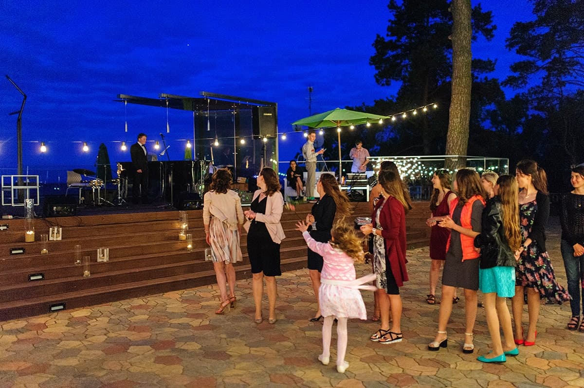 Декорування заходу гірляндами