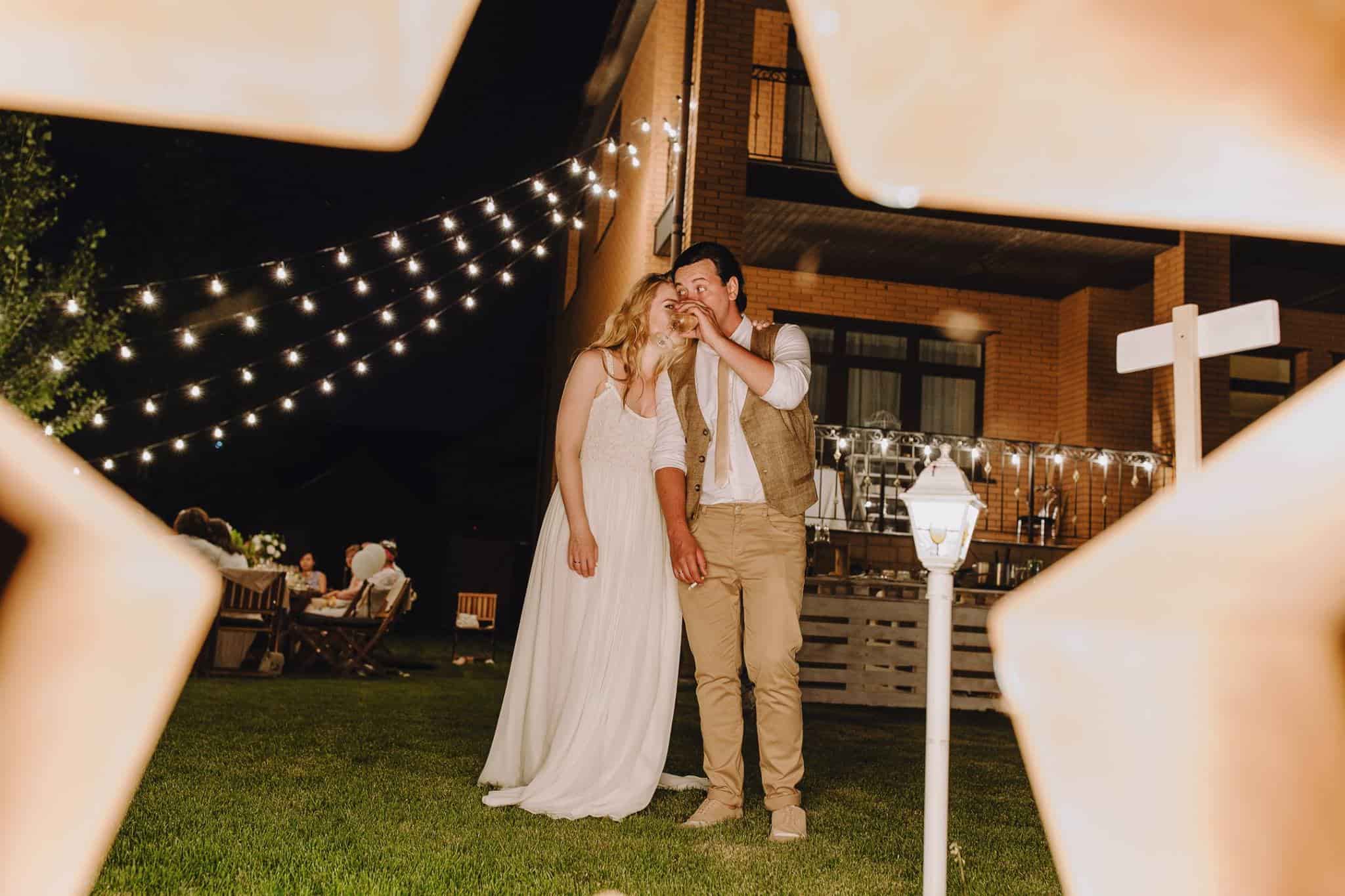 Освітлення басейну ретро гірляндами