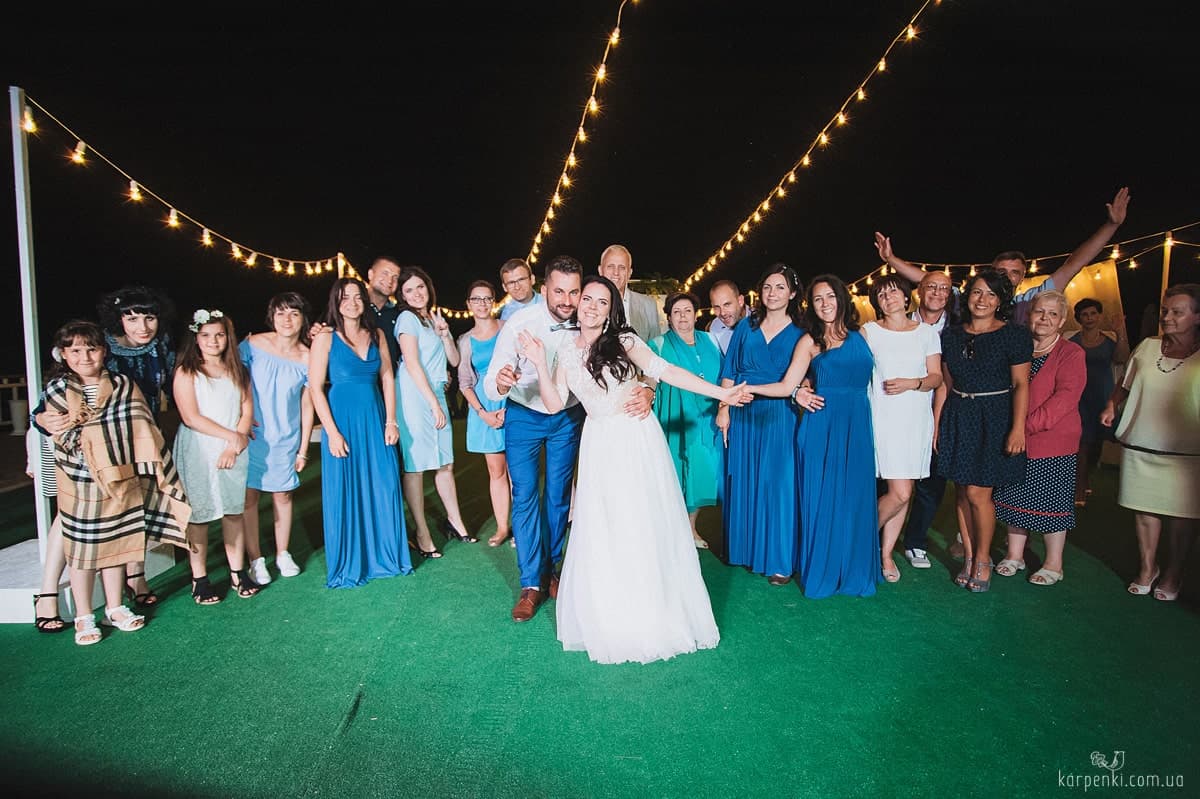 Ретро гірлянди у саду